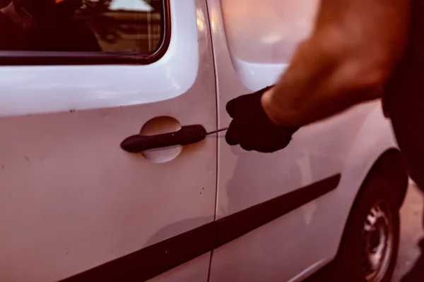 Chiusure di sicurezza per porte furgoni: soluzioni per ogni esigenza