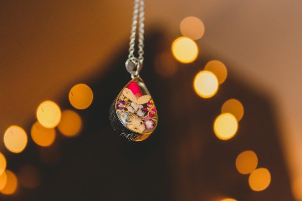 The Buddhist Perspective on the Spiritual Meaning of Jewelry Falling Off